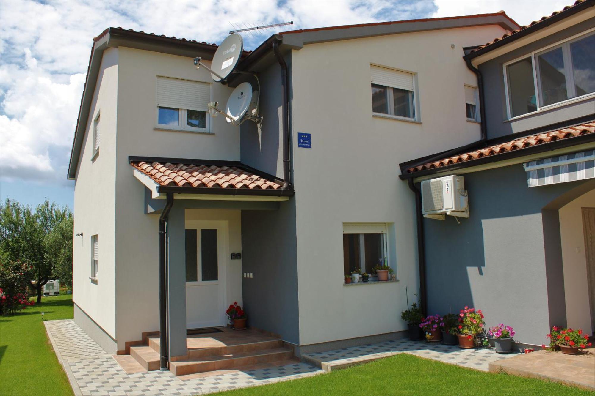Apartments Nelle Pula Bagian luar foto