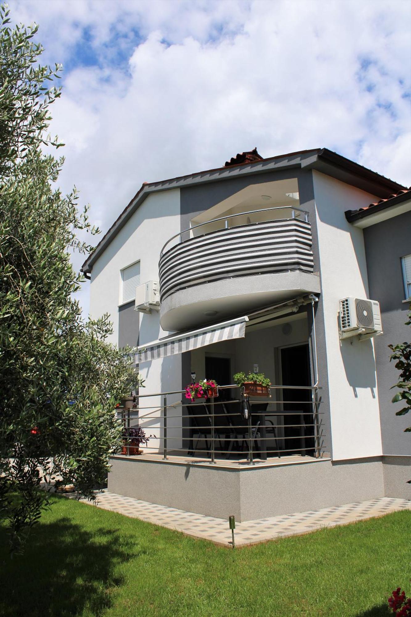 Apartments Nelle Pula Bagian luar foto